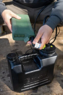 RidgeMonkey Outdoor Power Shower (Full Kit) (RM507) -Outdoor Climbing Shop k2b580bc4c563bc55cf211e74fe44601c