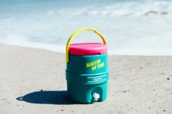 IGLOO Retro Barrel Of Fun 2 Gallon -Outdoor Climbing Shop kc88273d206089a3a71fec21ebeffb697