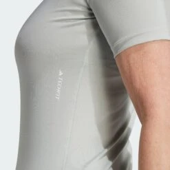 ADIDAS Techfit Training Tee -Outdoor Climbing Shop ka64f66fcff7c7bfb24504d214ce49c5d